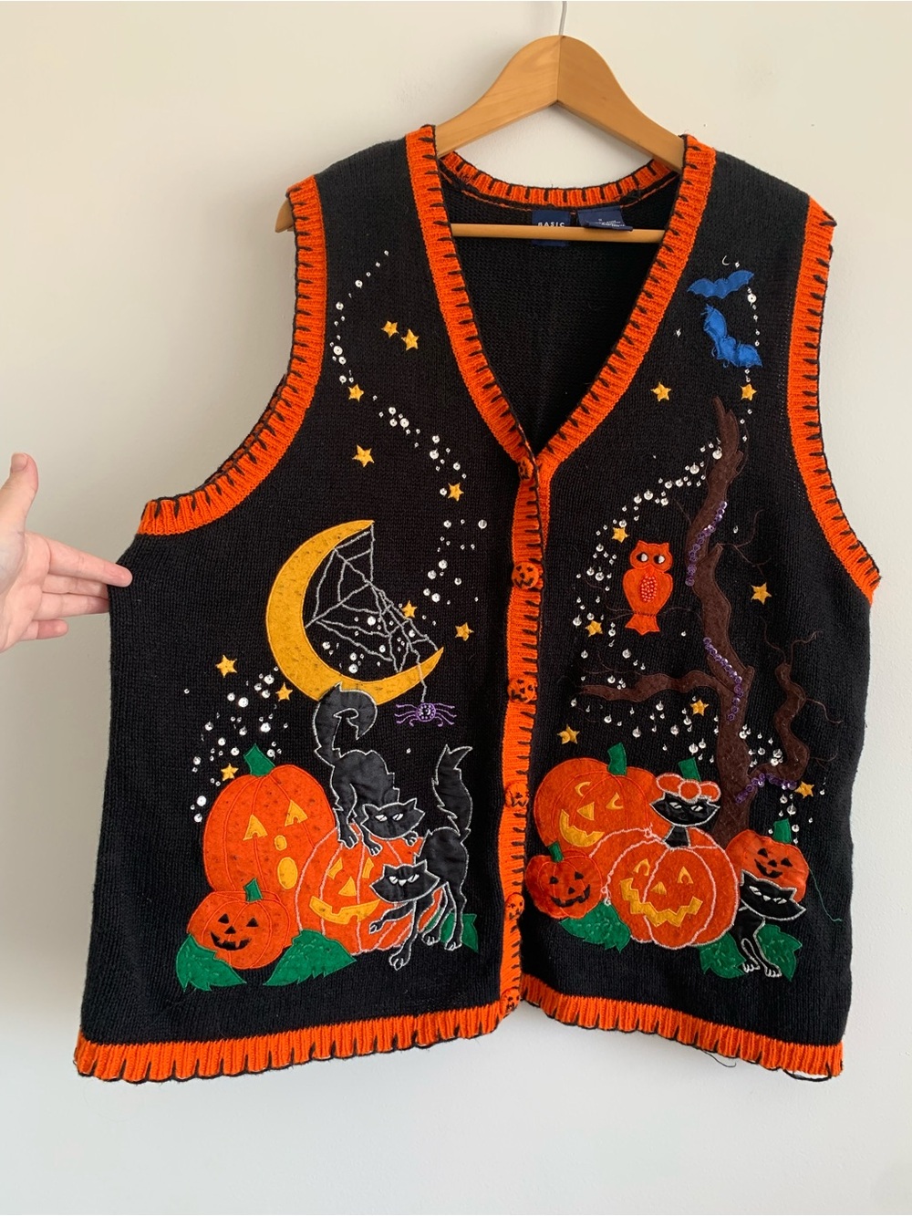 Vintage women’s knit Halloween icon vest